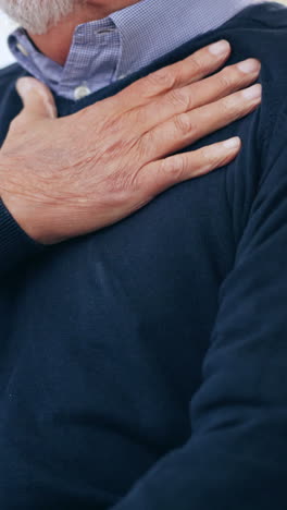 Hand,-Brust-Einer-älteren-Person-Und-Herzinfarkt