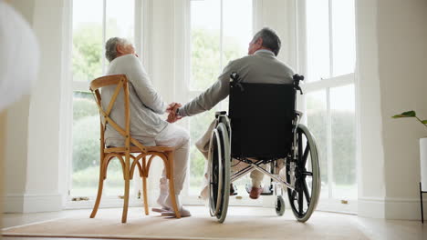 Rollstuhl,-älteres-Paar-Und-Gespräch