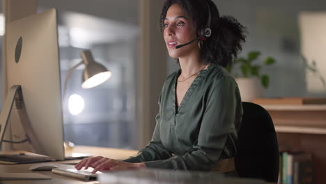 Business-woman,-computer-and-call-center-for-night