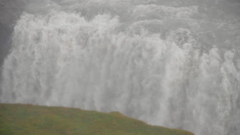 Island-Gulffoss-Wasserfall,-Der-Bei-Tageslicht-Fließt