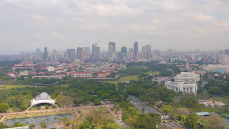 Tagsüber-Bewölkter-Zeitraffer-Mit-Blick-Auf-Binondo-Manila,-Luneta-Park,-Intramuros-Und-Das-Rathaus-Von-Manila
