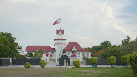 Static-Wide-Shot-Of-Aguinaldo-Shrine-And-Philippine-Flag-In-Kawit,-Cavite