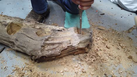 Man-working-with-Chisel-on-Oak-Log-hollowing-out-hole