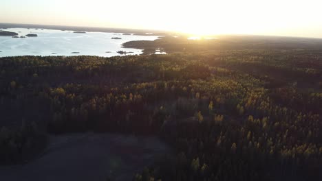 Drohnenaufnahmen-Der-Wunderschönen-Finnischen-Natur-Im-Winter