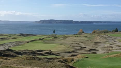 Blick-über-Den-Golfplatz-Chambers-Bay-Und-Die-Insel-Mcneil