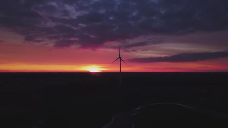 Sonnenuntergang-Mit-Windmühle-Im-Hintergrund