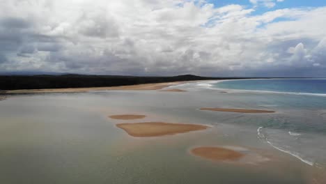 Drone,-aerial-views-of-Noosa-beach,-Sunshine-Coast,-Australia