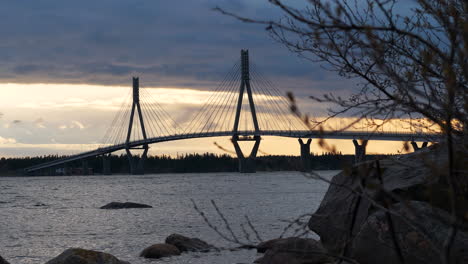 Replot-Brücke,-Längste-Brücke-Finnlands,-Niedriger-Winkel,-Totale