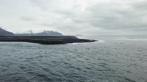 Vista-Aérea-De-La-Playa-De-Diamantes-En-Islandia