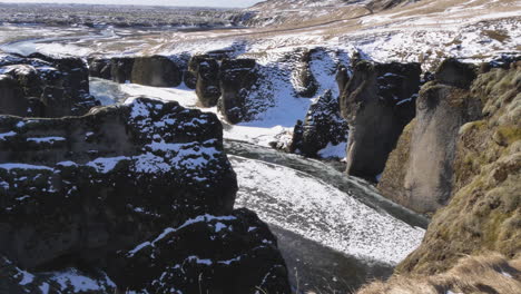 Islandia-Escénica-Vista-Panorámica-Del-Cañón-Fjadrargljufur-En-Invierno