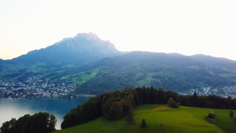 Toma-Aerea-Del-Panorama-Del-Canton-Schwyz
