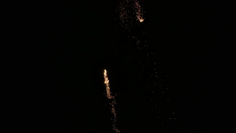 Real-fireworks-filmed-in-slow-motion