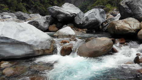 Mountain-river-stream-near-Shakadang-Trail-in-Taroko-National-Park,-Taiwan