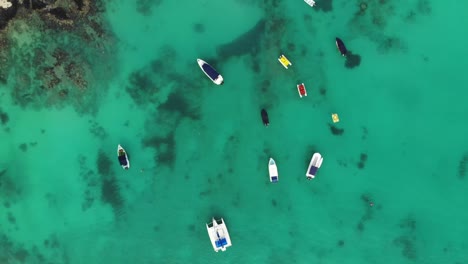 Drone-shot-of-boats-in-Mauritius