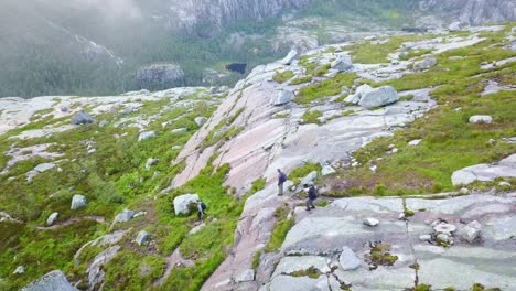 Wandern-In-Norwegen,-Luftdrohnenaufnahme-2.mp4