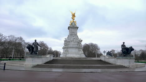 Slow-motion-shot-walking-towards-the-Victoria-Memorial-with-no-tourists-around,-London