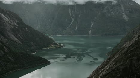Zeitraffervideo-Vom-Wunderschönen-Eidfjord-In-Westnorwegen