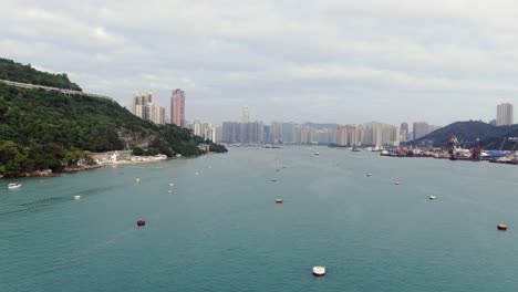 Bahía-De-Hong-Kong-Y-Horizonte-En-Un-Hermoso-Día,-Vista-Aérea
