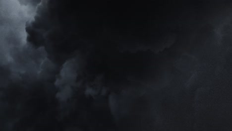 Sicht-Innerhalb-Der-Dunklen-Und-Schwarzen-Cumulonimbus-Wolken,-Die-Sich-über-Den-Himmel-Bewegen,-Ein-Gewitter