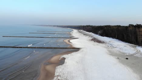 Aerial-shot-of-sandy-beach-in-Ustka-in-winter