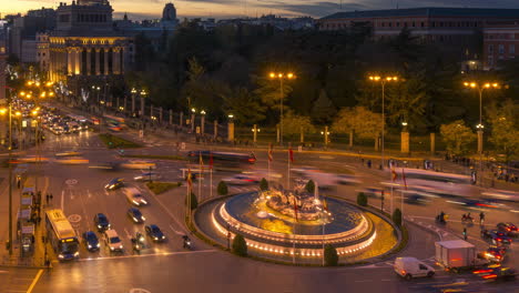 Timelapse-of-Madrid-at-sunset,-Cibeles-square-as-main-subject