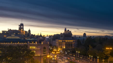 Zeitraffer-Von-Madrid-Bei-Sonnenuntergang,-Cibeles-Platz-Als-Hauptmotiv