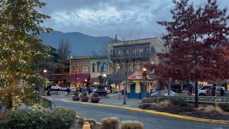 Scene-Of-People-Walking-On-Downtown-Plaza-During-Christmas-Season-In-Ashland,-Oregon,-USA