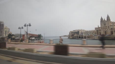 Blick-Aus-Dem-Busfenster-In-öffentlichen-Verkehrsmitteln-In-Malta