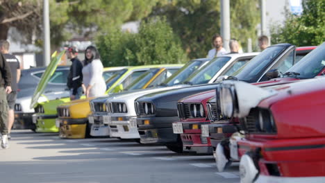 Bmw-E30-Besitzer-Versammelten-Sich-Mit-Geparkter-Klassischer-Autosammlung-In-Barcelona-Car-Show-Fan-Meeting