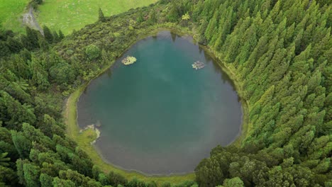 Scenic-explosion-crater-of-Lagoa-do-Areeiro-on-Pico-da-Dona-Guiomar