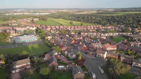 Calm-Hemingfield-village,-British-green-countryside,-pedestal-aerial