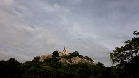 Wat-Phra-Phutthachai-Ist-Ein-Touristenziel-Für-Ausländer-Und-Thailändische-Staatsangehörige,-Die-Nach-Segnungen-Suchen