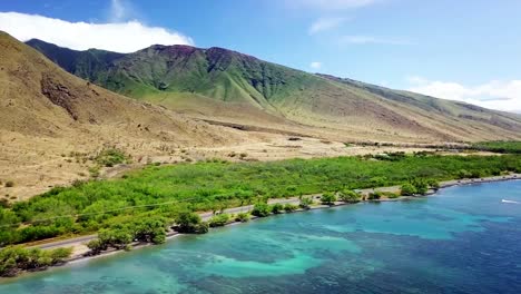 A-drone,-birds-eye,-aerial-panning-shot-of-the-beautiful-coast-along-Lahaina-on-the-island-of-Maui,-Hawaii
