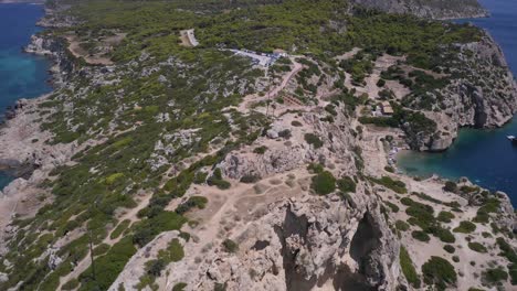 Drohnen-Luftaufnahme-Des-Leuchtturms-Von-Melagavi-In-Griechenland