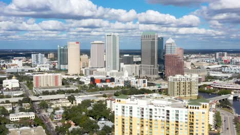 Wolkenkratzer-In-Der-Innenstadt-Und-Hochhäuser-In-Tampa,-Florida