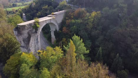 Aerial-view-of-Roman-bridge-Ponte-d'Augusto-in-Narni,-a-hilltown-city-of-Umbria-in-central-Italy