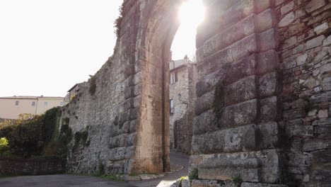 Porta-Della-Fiera-En-Narni,-Una-De-Las-Entradas-Monumentales-Que-Conducen-Al-Centro-Histórico