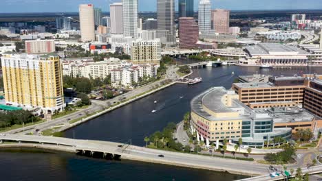 City-Commuting-Traffic-in-Downtown-Tampa-Bay,-Florida---Aerial-Tilt-up