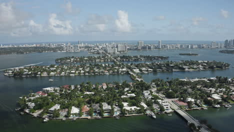 Vista-Panorámica-De-Las-Islas-De-Lujo-De-Miami-Y-Puentes-De-Conexión