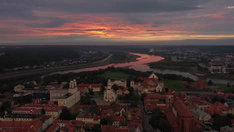 Kaunas-Altstadt-An-Einem-Dramatischen-Sommerabend
