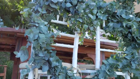 Schöne-Eukalyptus-Dekoration-Für-Eine-Hochzeit