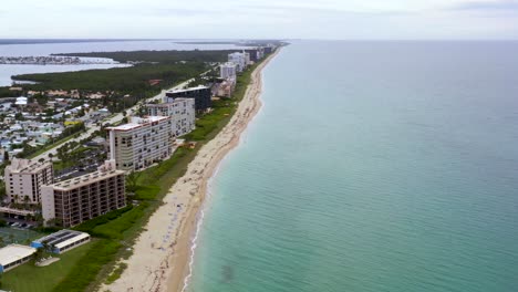 Beach-on-Hutchinson-Island---Summer-and-Spring-Break-Vacation-Spot-for-Florida-Tourists,-Aerial
