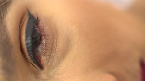 Close-up-of-a-woman's-eye