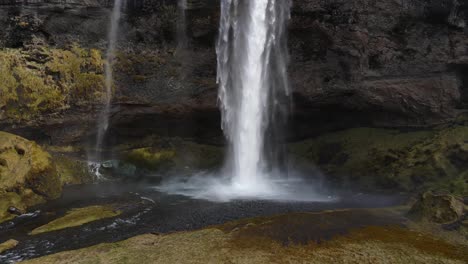 Island-Wasserfall-Seljalandsfoss-Luftdrohne-1.mp4