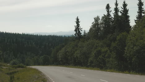 The-Wilderness-Road-through-the-Swedish-mountain-range-between-Jämtland-and-Lapland,-northern-Scandinavia