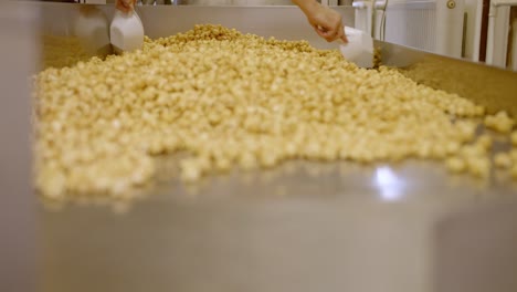Fresh-golden-caramel-popcorn-being-prepared-in-and-industrial-setting