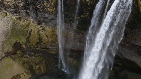 Island-Wasserfall-Seljalandsfoss-Luftdrohne-In-Zeitlupe-1.mp4