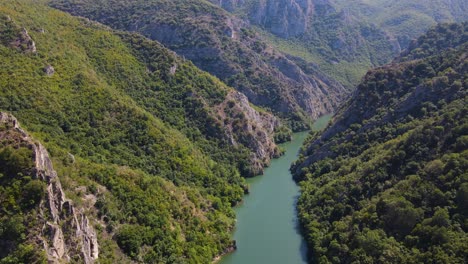 Nordmazedonien-Matka-Canyon-Luftaufnahmen-Von-Drohnen-1.mp4