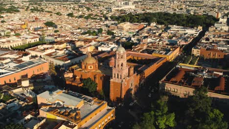 Beautiful-sunset-in-the-historic-center-of-the-city-of-Querétaro,-shot-with-drone