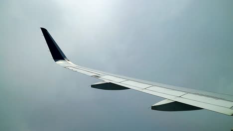 commercial-airplane-into-the-cloudy-sky--turbulence